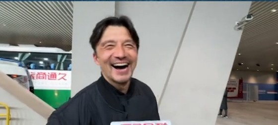  帶孩子和帶球隊(duì)哪個(gè)更累？謝暉笑言：都累，但帶孩子更累