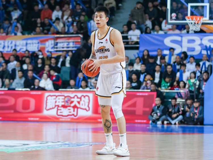  攻防俱佳！張鎮(zhèn)麟15中8拿到19分7板6助5斷2帽