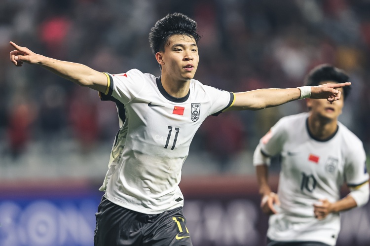  北青體育：18歲“跳級生”王鈺棟有望進(jìn)入國足客戰(zhàn)沙特名單！